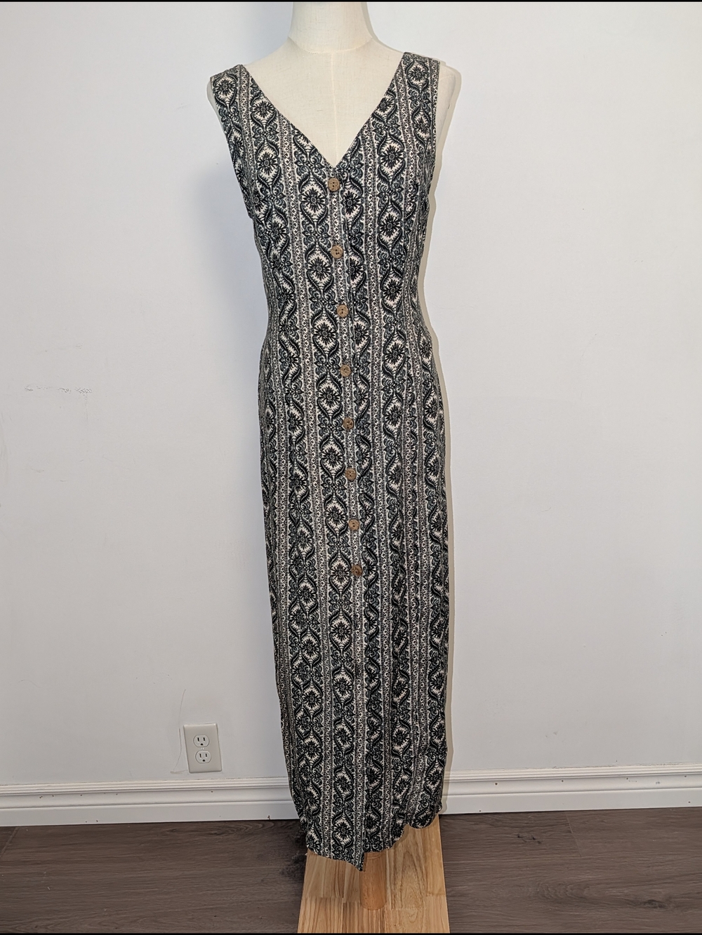Vintage Patterned Button-Front Maxi Dress